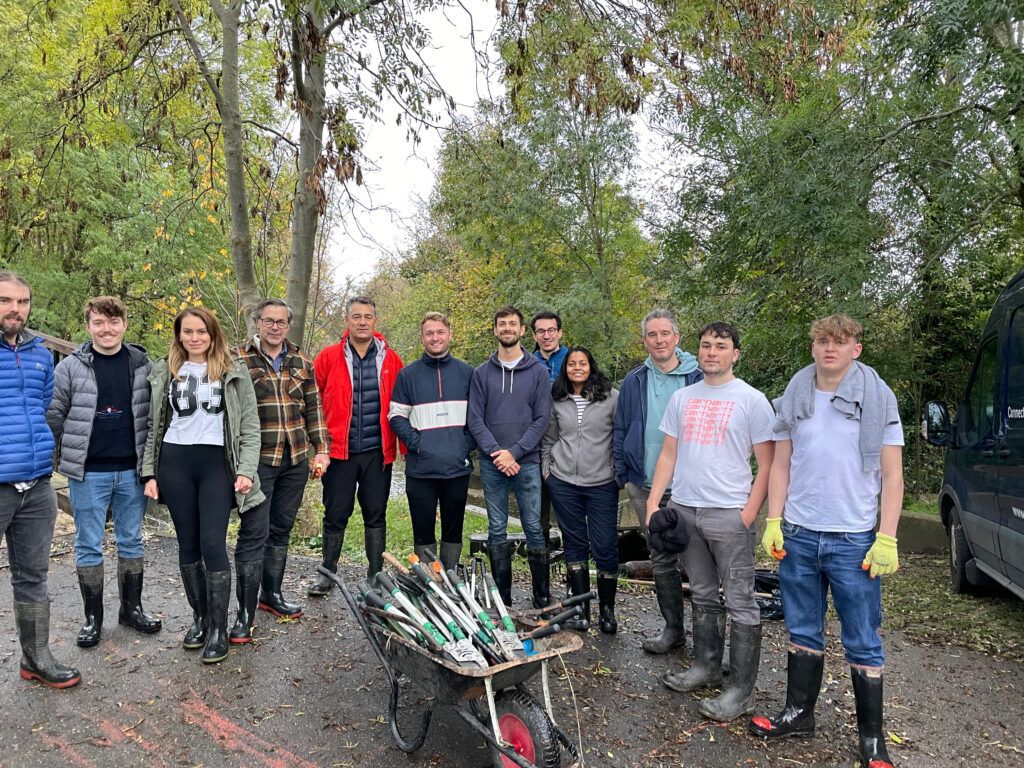 Cast Cleaning Up Cast
